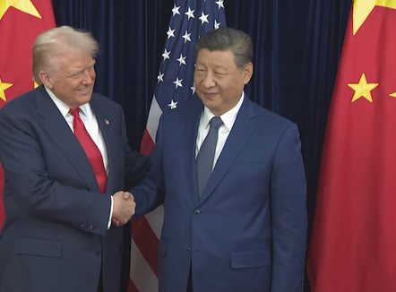 Diplomaci me fjalë veshi, takohen Trump dhe Xi Jinping, bien tarifat: Ujdia tregtare afër