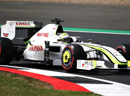 Tërhiqet nga garat kampioni i Formulës 1