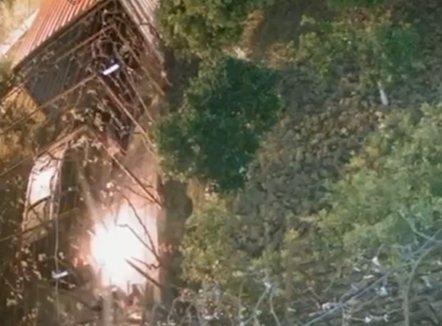 E spërkati me benzinë dhe i vuri zjarrin, publikohen pamjet e djegies së makinës, në pranga autori