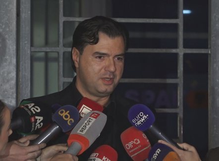 Rreth 90 minuta para prokurorëve të posaçëm, Lulzim Basha del nga SPAK