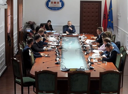 Shqyrtohet në Komisionin e Ligjeve propozimi i PD për shkarkimin e Begajt, deputeti Gjin Gjoni: Presidenti mori kompetencat e gjyqësorit