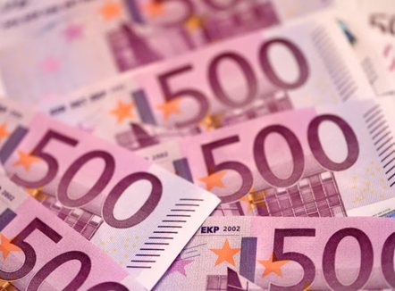 Qeveria në detyrë e Kosovës miraton rritjen e pagës minimale duke filluar nga janari 2026