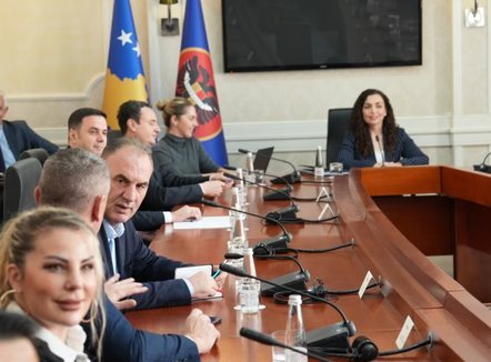 Takimi me presidenten Osmani, liderët politikë në Kosovë: Zgjedhje të reja në dhjetor