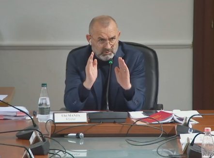 Ligjet “me veshët” nga Veliaj, socialistët rrëzojnë kërkesën e PD për shkarkimin e Begajt