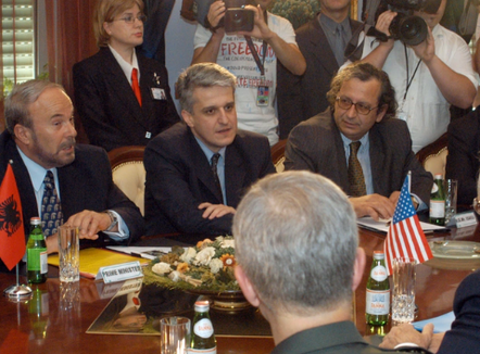 “Dheu i lehtë Fatos”, Pandeli Majko me mesazh të ndjerë për Nanon: Ike nga pushteti me titullin 'njeri'