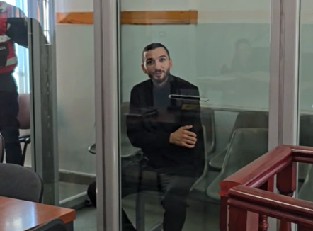 “Mund ta ketë sulmuar dikush tjetër”, lihet në burg 25-vjeçari që vrau babain me thikë në Durrës