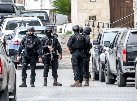 “Luftë” në një fshat të Kretës, dy të vdekur e mbi 10 të plagosur, zbarkon 'FBI-ja' greke