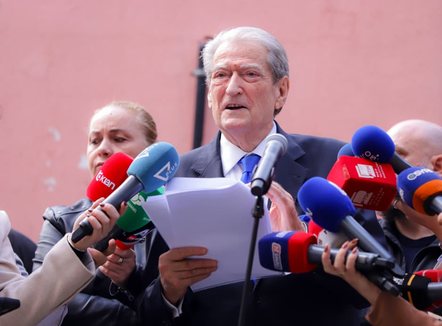 Berisha publikon dokumentin: Policia greke vërteton ekspulsin e Irenës me 5 mbiemra