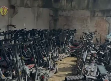 Bllokohen 1462 monopatina dhe motomjete elektrike në Tiranë