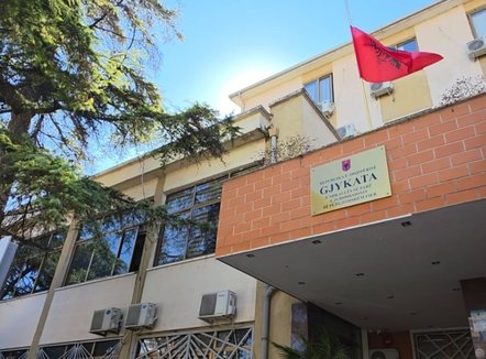 Merrte para nën dorë për të bërë eko, mjekut i caktohet “arrest në shtëpi”