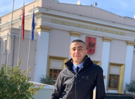 Hiqej si drejtori policie, detaje si u zbulua 20-vjeçari që u jepte urdhra edhe policëve në Portin e Durrësit