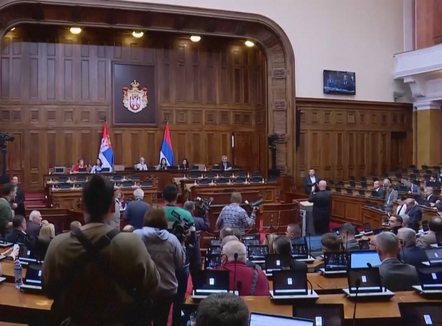 Frika nga korrupsioni, deputetët serbë i bëjnë 