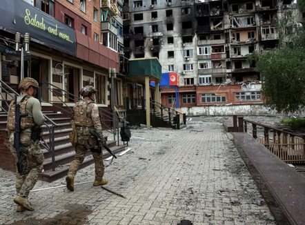 Ukraina mohon se trupat e saj janë rrethuar në Pokrovsk