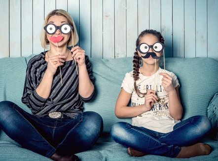 A është i trashëguar sensi i humorit? Ja çfarë thotë studimi