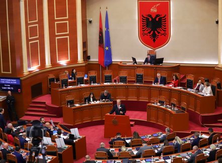 Pr.ligji për barazinë gjinore, Berisha: Nuk ka ndodhur që komunitetet fetare të protestojnë para Kuvendit, po përmbysni Kodin e Familjes 