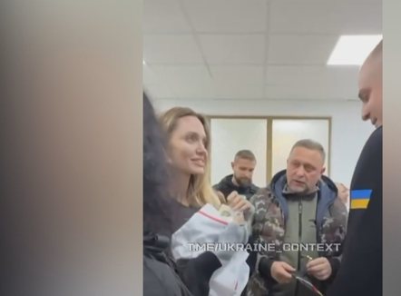 E rekrutuan për ushtar, Angelina Jolie liron truprojën i cili u arrestua me forcë nga ukrainasit