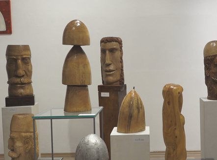 Plisi në histori, Eduard Karaj ekspozon trashëgiminë edhe në art modern