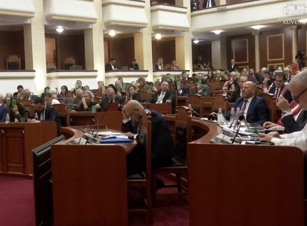 Kuvendi miraton projektligjin për barazinë gjinore