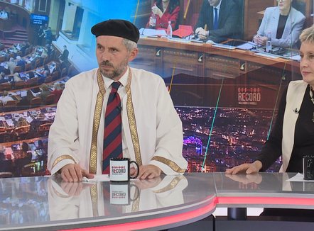 “Shqipëria po kthehet në laborator”, Hoxha Ylli Gurra kundër ligjit për gjinitë