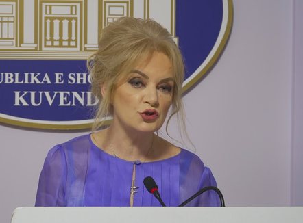 Ligji për barazinë gjinore, Luarasi: Nuk ka gjini të reja dhe as prind 1 e as prind 2