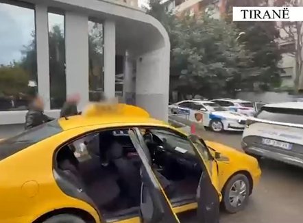 Ishte kamufluar si taksist dhe furnizonte grupet kriminale me armë, arrestohet ish-ushtaraku në Tiranë