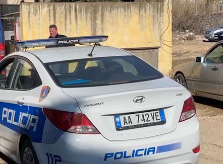 Gjendet një trup i pajetë pranë hekurudhës në Peqin