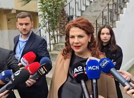 Pjesëmarrje e ulët në votime në Vlorë, por kandidatja e PS-së e kënaqur