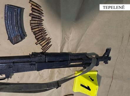 Kanosi me kallashnikov bashkëfshatarin, arrestohet një javë më pas 42-vjeçari në Tepelenë