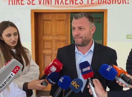 “Po intimidohen votuesit para qendrave të votimit”, denoncimi i kandidatit të Shqipëria Bëhet në Cërrik