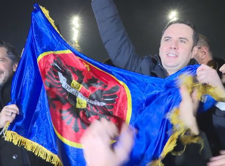 Humbësit urojnë fituesit në Kosovë, rezultatet e balotazhit: LDK 5 komuna, VV dhe AAK nga 4, PDK 3