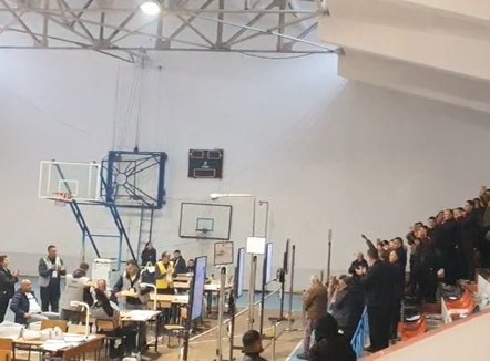 Zgjedhjet e pjesshme, vendosin të moshuarit mbi 65 vjeç, të rinjtë indiferentë