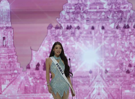 Një vajzë Mongole përfaqëson Serbinë në “Miss Universe”, shpërthejnë serbët në rrjetet sociale