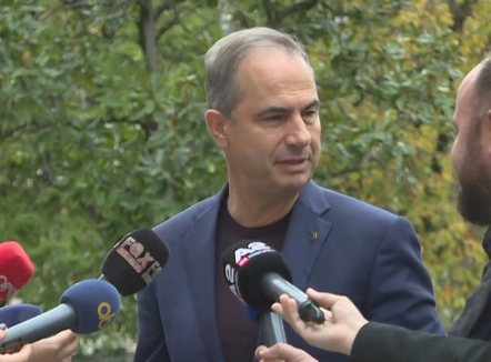 Deputetët e PD asnjë fjalë për zgjedhjet, kyçin gojën dhe për vendimet e Grupit