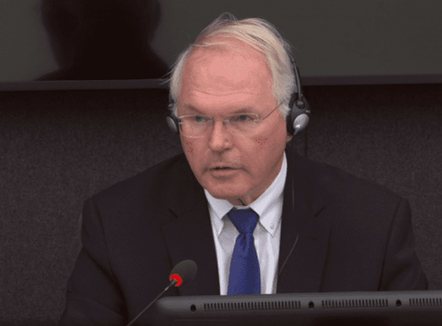 Hill: Gelbard e quajti UÇK-në “terroriste”, sikur i dha sinjal sulmit serb në familjen Jashari