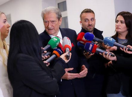 “Nuk kam marrë asnjë fletë thirrje nga SPAK për 21 janarin”, Berisha: Unë shkoj në çdo thirrje, Rama i ka penguar hetimet