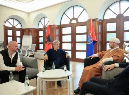 Incidenti për tabelën brenda Xhamisë, Myftiu i Shkodrës takim me kryebashkiakun Beci: Liria e besimit, e panegociueshme!