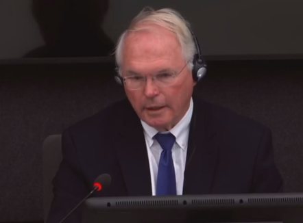 “Thaçi nuk e drejtonte UÇK-në”, Hill: Ishte njeri i butë, vetëm Millosheviçi e akuzoi për tortura