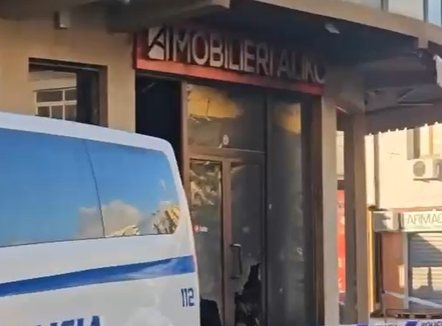Zjarri shkrumbon mobilierinë në Vlorë