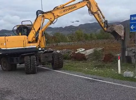 Rreth 50 objekte për t’u shembur, IKMT nis aksion në aksin Hani Hotit - Shkodër