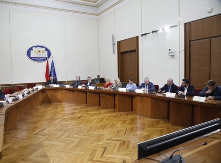 ‘Territorialja’ nis punën, anëtarët e PD mungojnë, por jo aleatët