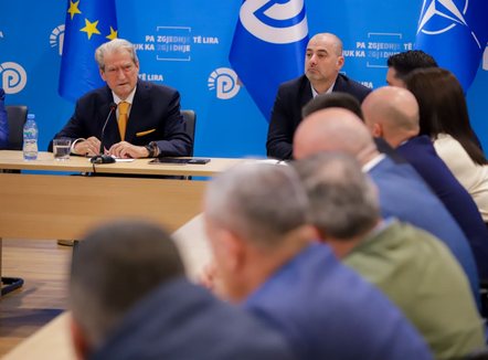 Sali Berisha kundër ligjit për barazinë gjinore: Rikthehet gjahu stalinist i shtrigave