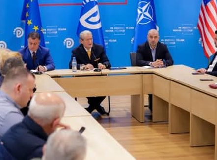 “Toga dorëzohu!”