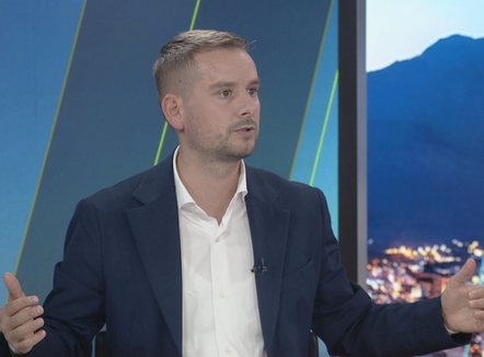 “Identifikohet informatori nga brenda Rinasit”, Gazetari zbulon detajet e fundit: Ishte i maskuar me kapele dhe syze 