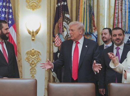 Siria i bashkohet koalicionit kundër ISIS, Trump heq sanksionet pas takimit me Al-Sharën: Djalë i fortë, por më pëlqen 