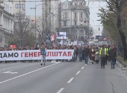 Beogradi në flakë protestash, serbët kundër projektit luksoz të dhëndrit të Trumpit