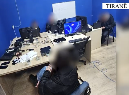 Policia mësyn në call center-in në Selitë, arrestohet menaxheri dhe dy punonjës