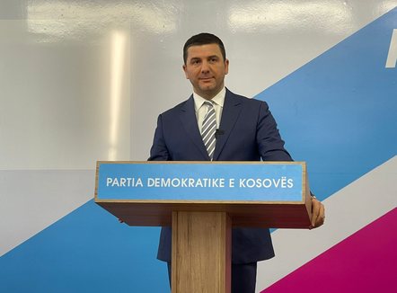 Jep dorëheqjen kreu i PDK-së Memli Krasniqi