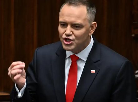 Presidenti i Polonisë refuzon emërimin e 46 gjyqtarëve