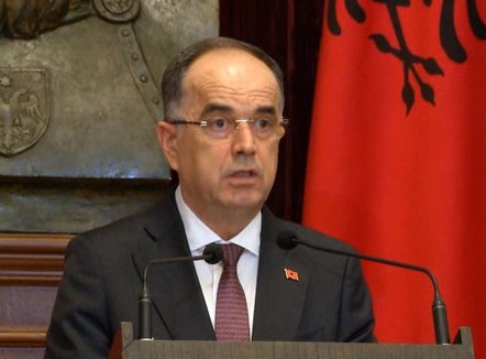 Deputetet e opozitës kërkesë Presidentit Begaj: Mos dekreto ligjin për barazinë gjinore