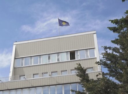 Amerika kërkon fundin e mandatit, por UNMIK merr shefin e ri